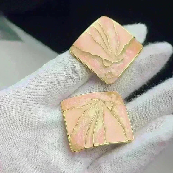 Vintage gold tone  peach gold  Cream color Art Deco enamel earrings big size - Picture 1 of 10